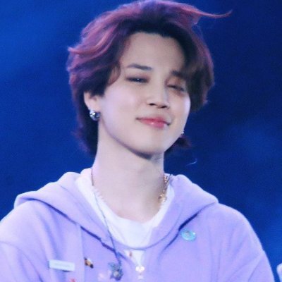 ✦Na loja mágica tingida em roxo etéreo pelos 7 garotos que provocam corações acelerados e risos espontâneos:Bangtan✧Pseudo-poeta que ama escutar Taylor e Olivia