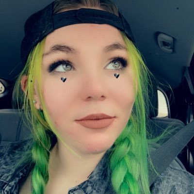 Alexsweet888's profile picture. 🎶music, 👻ghosts and 🔮witchy shtuff 🕸️