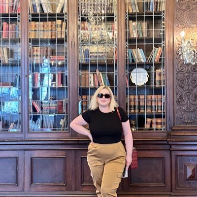Self published author of ADULT epic romantasy. No minors 🔞 Insatiable Series books 1-3 out now, link in bio. WIP: Dragon Queen (IS4). WIP: “redacted” (IS5). 🥰