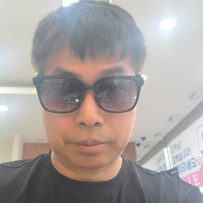 이안Computer 매장을 운영하고 운동으로 🏓 를 하며 앞으로는 여행도 다니면서 즐기며 살아 가려고 합니다.ㅎ