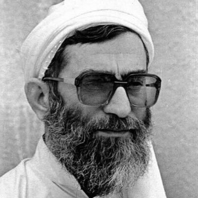غــم مخور جوانيم و لشـکر توييم آقا ... تو علـي و آقايـي ، قنــــــبر توييم آقا