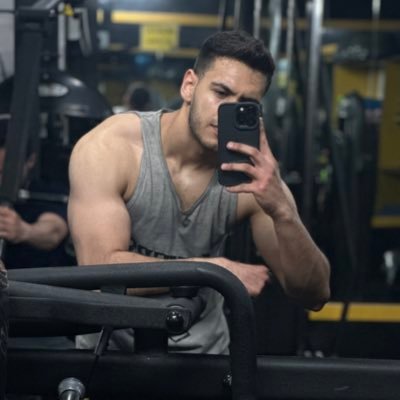 ariiiiian10's profile picture. قدر زنده رو ندونن مردن عاقلانست😀