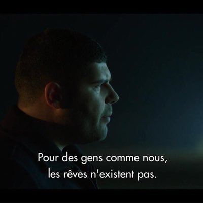 Mon cœur saigne en marine et blanc // Fan du gros crâne de DWhite 🍀// Parle avec expertise sur @lesinsidersoff