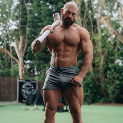 ..Just a big handsome bodybuilder with a big girthy 🍆 NO PPV!!!
Content includes: Huge pecs, Posing, Big 🍆, Flexing, Muscle worship & Bespoke videos 💪😈🔞