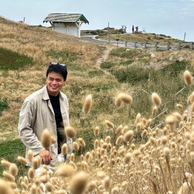product - learning experience @amplify; phd student @OISEUofT
prev: math/CS teacher
research interests in learning sci, embodiment, media, design
he/him/his