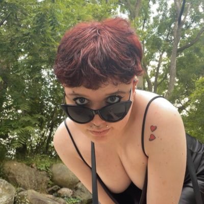 antizionist, secular humanist jew & marxist. trans & bisexual. chronically ill & mentally ill. fan of punk music, graffiti, feminism, environmentalism, & my bf