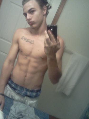 youngfade's profile picture. 