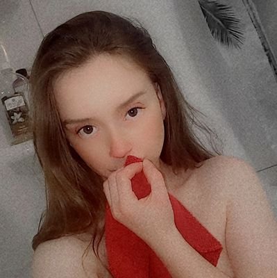 blazekiittyx's profile picture. 22 🤭 || content creator 🤑 || give my onlyfans a subscribe because... just look below, no more questions 👀🔥 Main account is : @blazekiitty