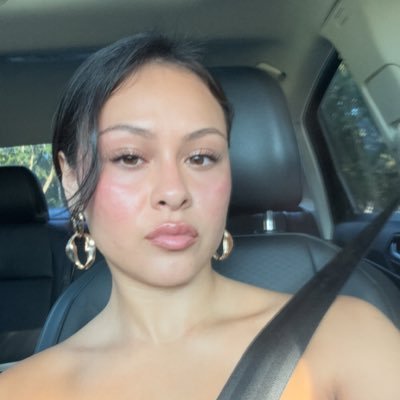 cosmiccrybb's profile picture. 