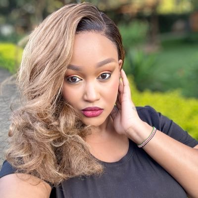 fay_turi's profile picture. A girl has no bio.