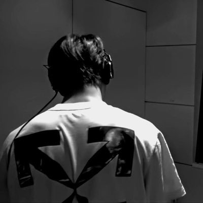 25hrsofj4y's profile picture. ☆ fuck anxiety                     ㋡