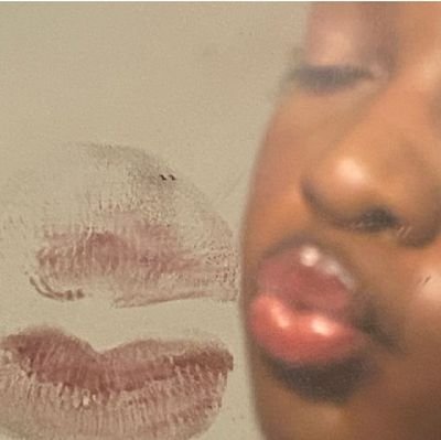 adina98899's profile picture. 🤷