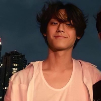 saintlouvres's profile picture. 