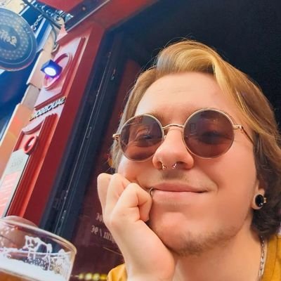 elliotleroyy's profile picture. il/lui | nantes | militant 🏳️‍🌈🏳️‍⚧️