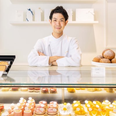 鎌倉にあります、ラ•ブティック•ドゥ•ユキノシタカマクラのシェフパティシエです。ケーキ、パン、飴細工、ショコラ 何でも作ります!Instagramに色々載せてまっす😏