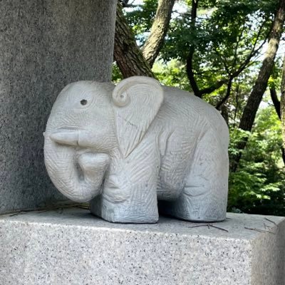 마음껏 술을 마셔요 숙취의 내일은 없을테니 마음껏 술을 마셔요 이 노래가 끝나기 전에 어쩌면 우리 모두 다시 만나겠지