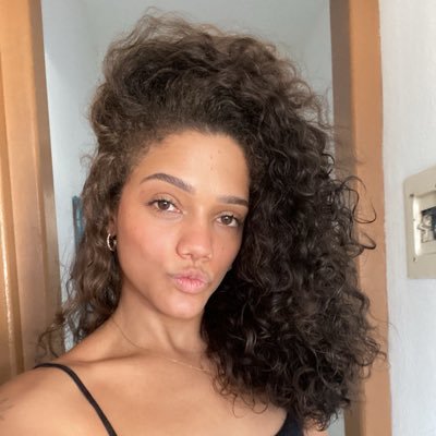 sigridparaiso_'s profile picture. resistir, ser plural, repartir o acúmulo!