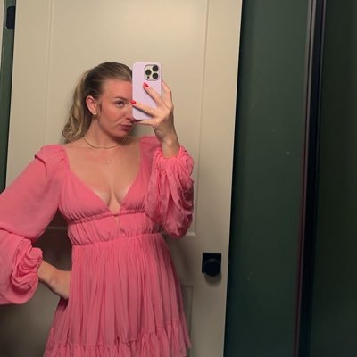 ladyrileyb's profile picture. 23• she/her• eras tour 8/8 and 11/2