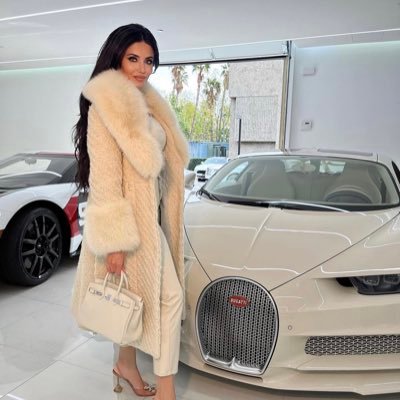 Philanthropist millionaire 🤑 Blessed the Needy with Charity Married💍 Wife🤵♀️ God over all ✝️ Follow And I Follow Back. mother of 2 kids