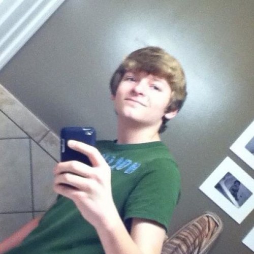 theadamsperling's profile picture. i play minecraft. i like to hang with friends and play ps3