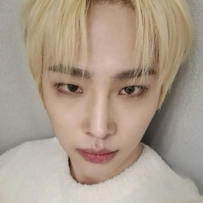 farewellbi's profile picture. closed