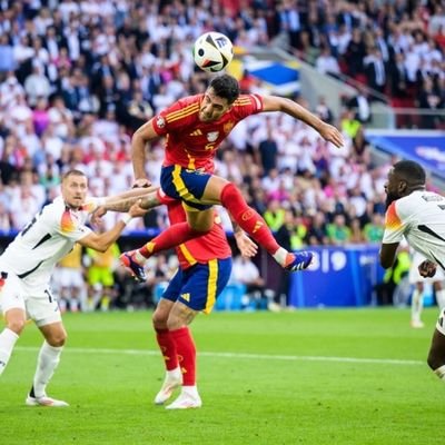 Ser yo, hacer deporte, ver deporte, Hispanista, vivir la vida con armonia.
Naci un 18 de abril, de Arkham city y ¡AUPA ATLETI!