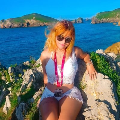 Developer💻, adicta a la Coca Cola, amante de las tormentas⛈️ y de los lobos 🐺
Challenger en air-hockey y madre de gatos🐱
Gamer + mod adicta 🎮
♀ Lvl. 30