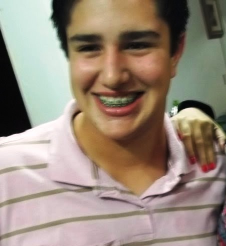 Sou taurino, colorado, Meus amores minha família, amigos e CTG Piazito do Litoral e CTG Tiarayú... Me pergunte que o resto eu respondo depoois!!