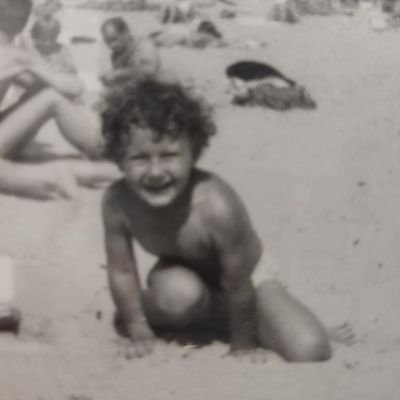 jeczen666's profile picture. I dream of living in a free world without censorship where everyone can express their opinion about the world without bureaucracy and without politicians who in