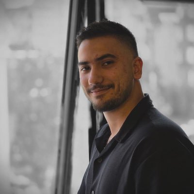 khiarsabze's profile picture. جای زخم،همان جایست که نور به درونت وارد میشود.