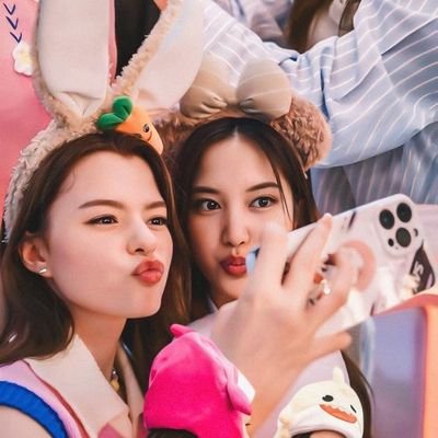 macbeth_1930's profile picture. 🌈
💚💛
#jenlisa
#freenbecky