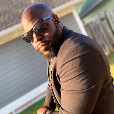 Identical Twin (@dlew48), Father. Former UAB Blazer 🐉, Bama 🏈 🐘fan, Gym guy, & a gamer 🕹. PSN: Booker35405 40+ Twitter..New Page..RIP @Pritime2 (old page)