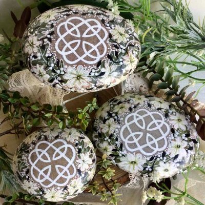 Hand painted Scottish Oathing stones and Celtic gifts by Elle Carling. Adding a contemporary twist to the ancient custom of the Celtic Oathing Stone.