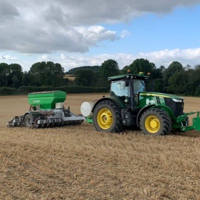 Contract farmers and no tillage specialists. From advice to engineering to farming