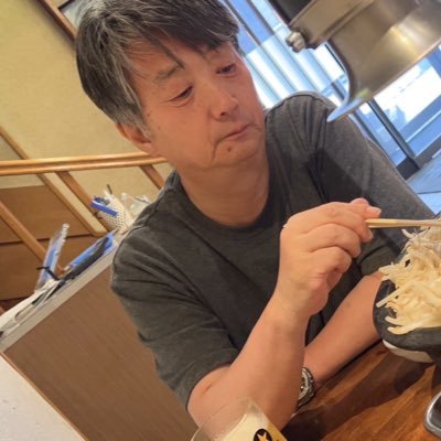 tukinamiyojyo's profile picture. つきなみよじょう。川柳社満天の星（@astarlitnight99）代表。『現代川柳満天の星』発行人。SNS（Ｘ、blue sky）句会『さみしい夜の句会』主宰。2023年『#いちご畑とペニー・レイン』2024年川柳句集『#ライムライト』上梓。他に一人で映画館へ行けない人へ同行します（有料）