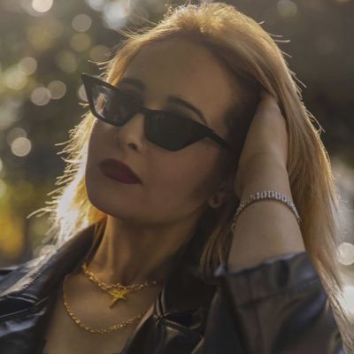 #feminist ♀ FASHION DESIGNER، In a world of my own ( ENTJ )╬
