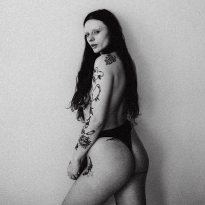 hairy girl•18+ content creator•21yo• girlfriend expensive •sexting•customs•video calls