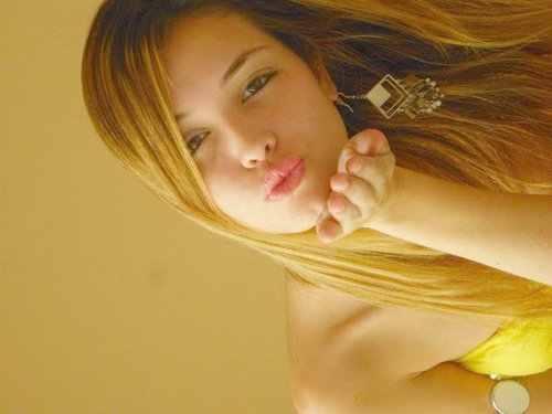 Gabriella Mello , 16 anos , Deus Amigos , Familia , Sprit , pizza , roxo , @caiocastanheira ♥