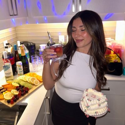 paulaabonillaa's profile picture. spread kindness