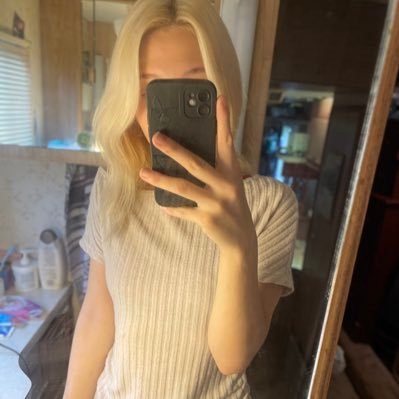 Silkygirl22's profile picture. https://t.co/ZNUt37X3Ii https://t.co/WiJFiCNFcz