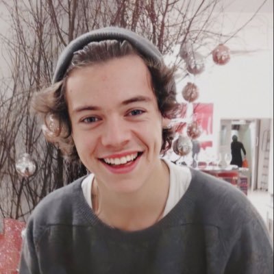 ~ say goodbye to the past, leave it all with a laugh ~ 28 ✿ they/them ✿ no stunts ♡ touched louis ♡