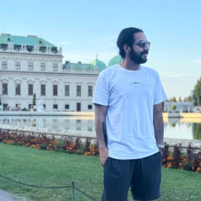 iHesam_'s profile picture. Dubious about the notion of reality. Data Engineer