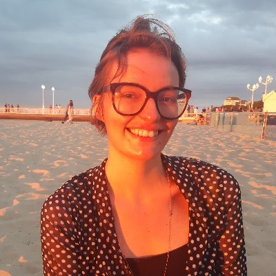 Maîtresse en histoire (cuisines de rue à Paris, XIXe-XXe siècle/foodtrucks en France) et M2 médias au CELSA.
Meum est propositum in taberna mori.
Elle.