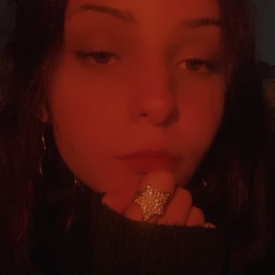 pare de pensar q vc eh feio. vc eh feio mas pare de ficar pensando