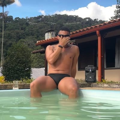 tweetando coisas que eu deveria falar na terapia. classificação, 16 anos: linguagem obscena, drogas e kpop.