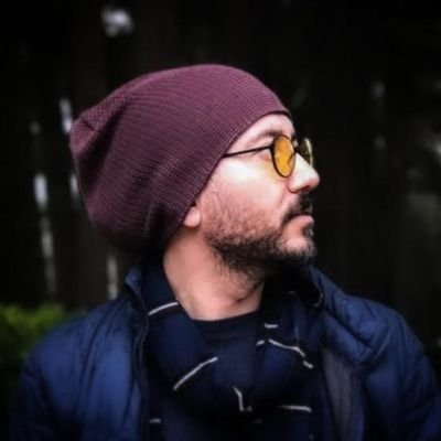 ماندیم تا روایت کنیم...
کارگردان / فیلمنامهنویس
Director / Screenwriter
🎥 Cinema is the language I speak.