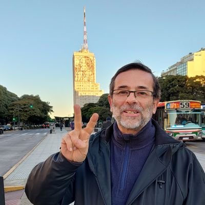 docente universitario, ING en sistemas y siempre atento a la política...