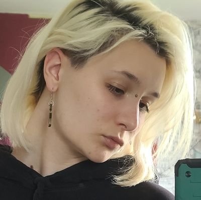 Alluwe2's profile picture. They/she