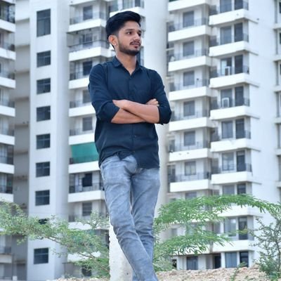 सोचा था बताएंगे हर एक दर्द तुमको
लेकिन तुमने तो इतना भी न पूछा की खामोश क्यों हो...💔aaidan @tard