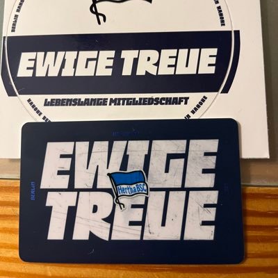 Hertha-Fan seit den 70er Jahren, Mitglied seit 1997, lebenslanges Mitglied, Mitglied des OFC AKJ, Exilherthaner, Berliner der in Niedersachsen lebt (noch)